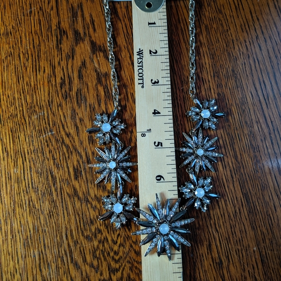 Necklace Gold Flowers Spring Street Jewelry - Picture 3 of 7